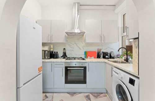 Rotherham Apartment | Ground Floor 3BR Parking King Bd