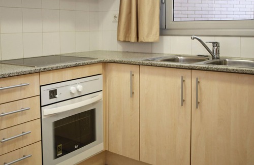 Torredembarra Apartment | Ground Floor Apartment, 80m from Beach, Communal Pool, Wi-Fi, Private Parking