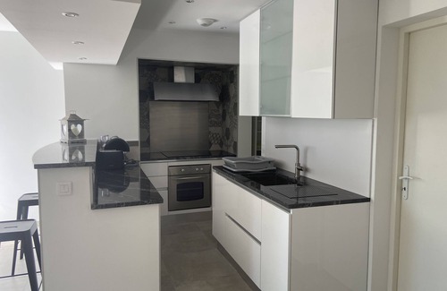 Gattieres Apartment | Ground floor apartment with sea and mountain views