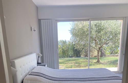 Gattieres Apartment | Ground floor apartment with sea and mountain views