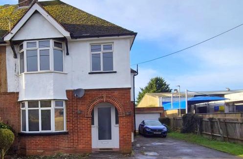 Bicester Apartment | Ground floor apartment close to the train station and town centre - By ShireStays