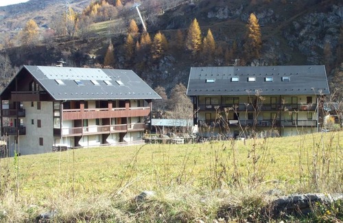 Valloire Apartment | Ground floor, balcony, parking, tv, ski locker, 20m², Valloire