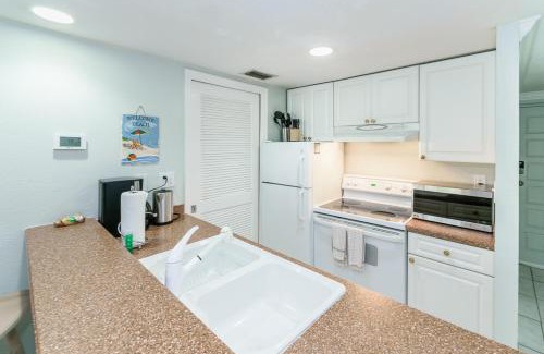 Sawgrass Apartment | Ground Floor Convenient Gated Condo At Beach Sawgrass - Pet Friendly!
