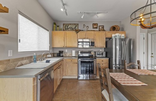 Crystal Ridge Apartment | Ground Floor Condo Near Plaza & Fountain Park w/Pool, Hot Tub & Private Patio