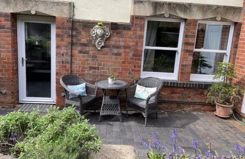 Newark Apartment | Ground floor garden apartment