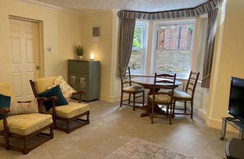 Newark Apartment | Ground floor garden apartment