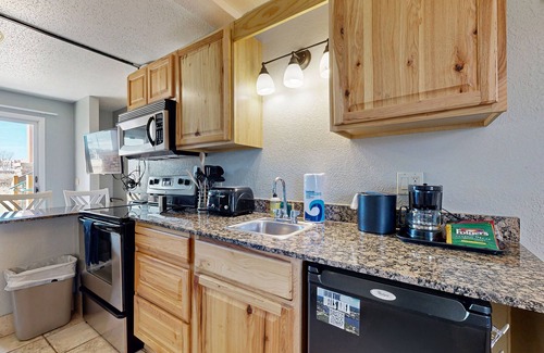 Wisconsin Dells Apartment | Ground-floor hotel-style condo with fast WiFi, central AC, & kitchenette