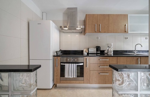 Canico Villa | Ground Floor House in Garajau, Terrace Vila