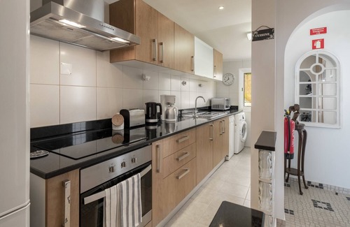Canico Villa | Ground Floor House in Garajau, Terrace Vila