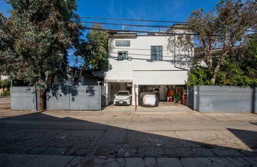 Venice House | Ground Floor In Venice Near The Beach 3 Bedroom Home by RedAwning
