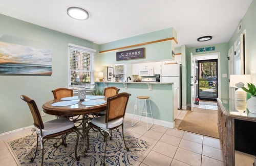 Pawleys Island Condo | Ground-floor pet-friendly 2BR, golf resort & pool getaway