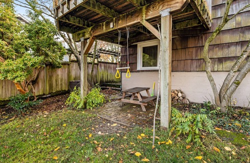Phinney Ridge House | Ground-floor property with deck, WiFi, and ideal location next to Woodland Park