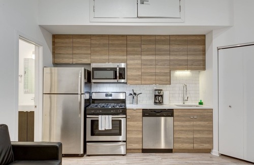 River West Apartment | Ground Floor Studios in Chicago by 747 Lofts
