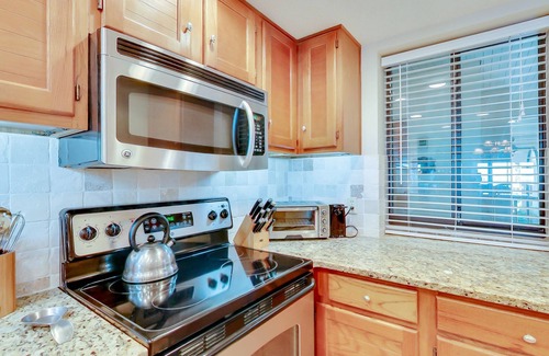 Fernandina Beach Condo | Ground Floor Turtle Dunes - Back Patio Just Steps from Ocean!