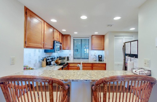 Fernandina Beach Condo | Ground Floor Turtle Dunes - Back Patio Just Steps from Ocean!