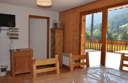 La Chapelle-d'Abondance Apartment | Ground Floor Apartment with Large South-Facing Terrace, Near Shuttle to Portes du Soleil