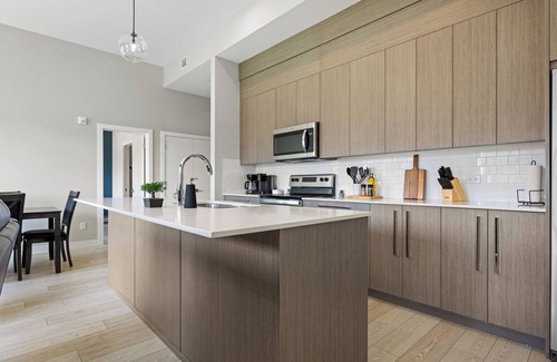 Calgary Apartment | Ground-Level 3BR Condo w/UG Parking, Lawn Access