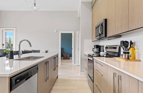 Calgary Apartment | Ground-Level 3BR Condo w/UG Parking, Lawn Access