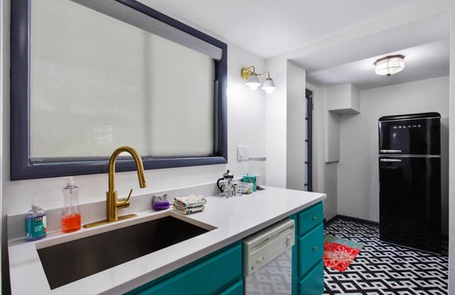 Historic District - North Apartment | Ground Level Apartment in City Center by Perry Lane Hotel