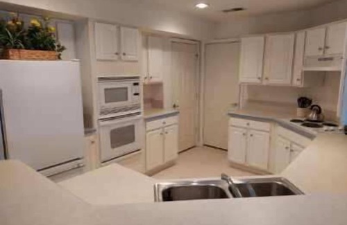 Lewes Condo | Ground Level Beach Condo Porch Parking Clean