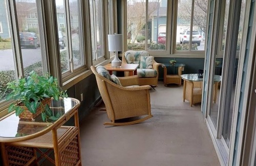 Lewes Condo | Ground Level Beach Condo Porch Parking Clean