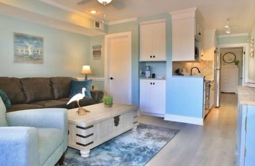 North Shore Condo | Ground level condo with pool and wifi