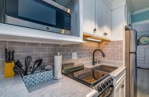 North Shore Condo | Ground level condo with pool and wifi