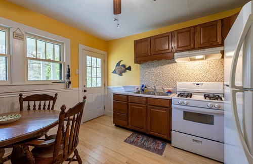 Fayetteville House | Group Friendly 4 BR 6 mi to ACE/4 mi to AOTG/1.4 mi to Downtown Hot Tub
