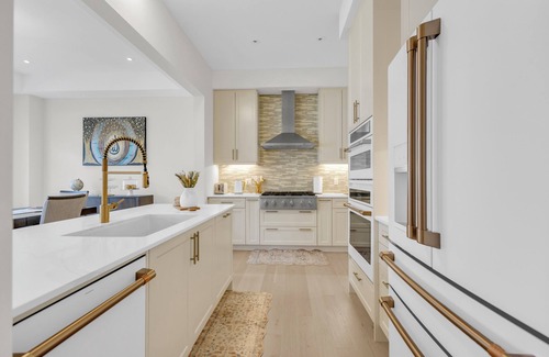 Oakville House | Group-Friendly 4BR Home | Sleeps 12+| Near Hwy 403