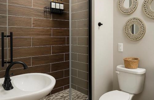 Irvington Apartment | Group-Friendly Luxury 3BR 2 Baths Sleeps 8