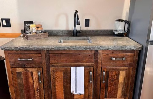 Wisconsin Dells Cabin | Group Getaway-4 Cabins @ Sandstone Rustic Retreat