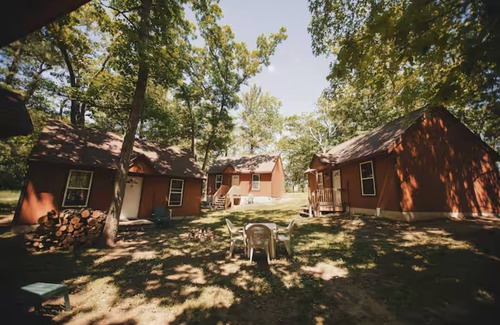 Wisconsin Dells Cabin | Group Getaway-4 Cabins @ Sandstone Rustic Retreat