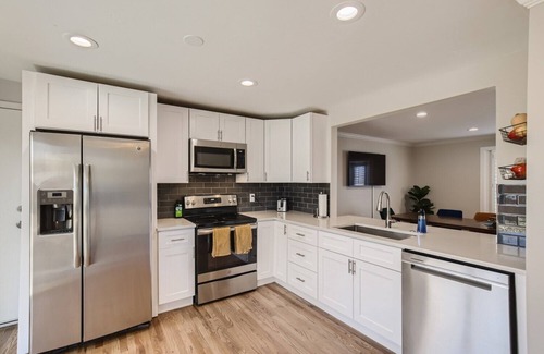 North Alameda House | Group Getaway in Denver- 5 Bedrooms - Bright & Spacious