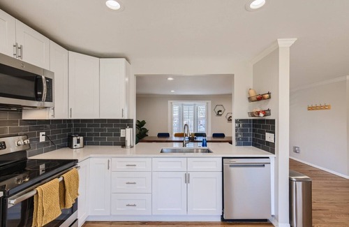 North Alameda House | Group Getaway in Denver- 5 Bedrooms - Bright & Spacious