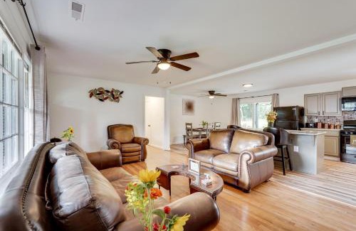 Wrens House | Group Getaway with Fenced Yard and Pool Table in Wrens