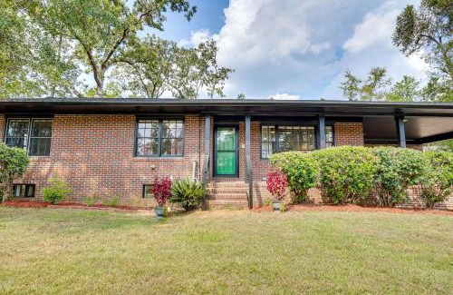 Wrens House | Group Getaway with Fenced Yard and Pool Table in Wrens