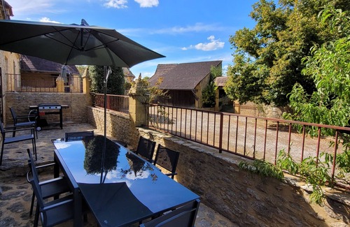 La Chapelle-Aubareil House | Group gite, swimming pool and tennis court