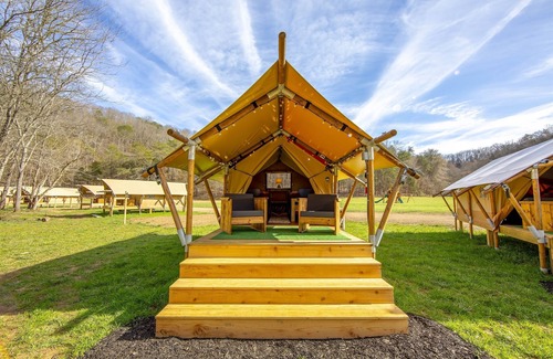Newport RV Rental | Group Glamping: Luxury Tents Near Gburg and PF