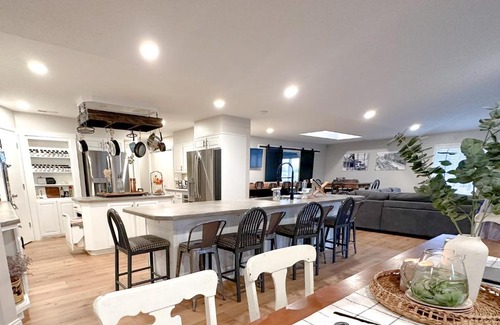 Sandusky House | Group House Sleeps 26 THE ATTIC - 2 Miles to Cedar Point