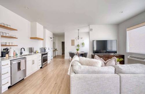 Humboldt Apartment | Group-Ready Luxury 6BR Private Floor Sleeps 12