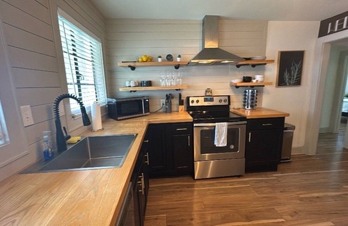 West End House | Group-Ready West End Duplex | Save Big Midweek!