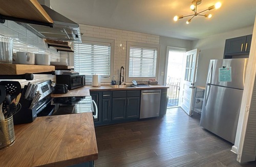 West End House | Group-Ready West End Duplex | Save Big Midweek!