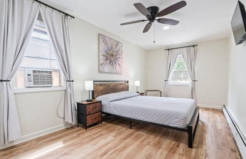 North Bergen Apartment | Group Retreat 15Min to NYC MetLife Mall FREE Parking