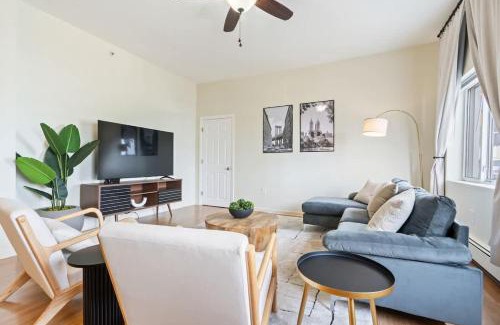 North Bergen Apartment | Group Retreat 15Min to NYC MetLife Mall FREE Parking