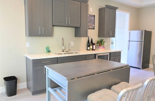 Midway City House | Group Retreat*22Guests*Newly Built