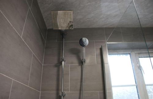 Cheetham Hill House | Group Stay Sleeps 7 Manchester city contractors and family