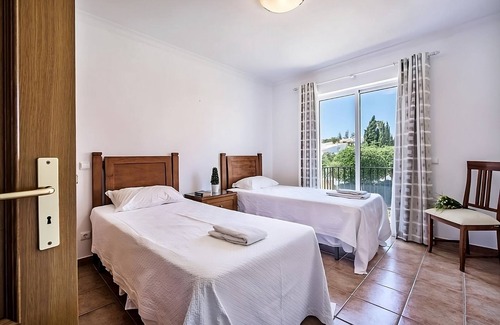Meia Praia Hotel | Group Travel Destination! 3BR Townhouse with Full Kitchen, Patio, Garden View!