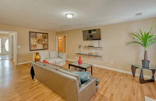 Huntcliff House | Groups, Family, Graduation, Fort Jackson, USC Downtown