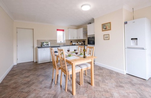 Woodbridge Apartment | Grove Farm Annexe WITH SWIMMING POOL, DALLINGHOO