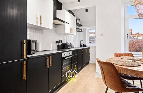 Aberdeen West End Apartment | Grove Getaway - SJA Stays - Luxury 3 Bed Apartment